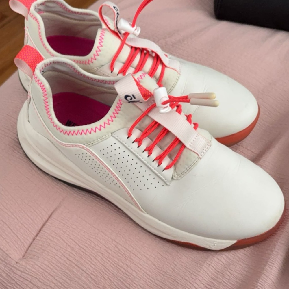 Clove nursing shoes